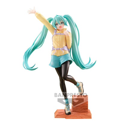 HATSUNE MIKU - Figurine Holiday Memories Collection - HATSUNE MIKU Mountain Climbing Ver.